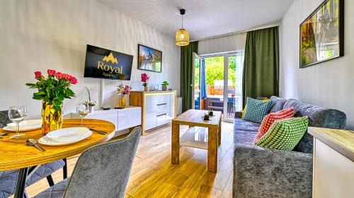 Swieradow-Zdroj Apartamento | Apartament z prywatnym jacuzzi przy deptaku by Royal Aparts Holiday Mountain Residence