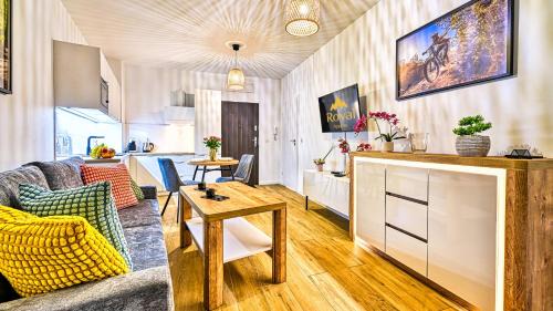 Swieradow-Zdroj Apartamento | Apartament z prywatnym jacuzzi przy deptaku by Royal Aparts Holiday Mountain Residence