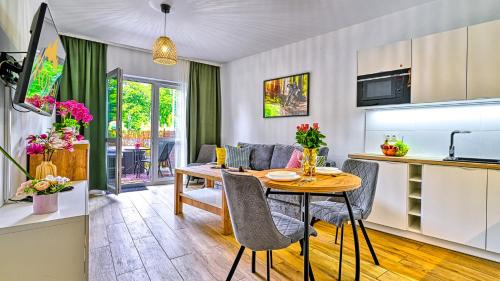 Swieradow-Zdroj Apartamento | Apartament z prywatnym jacuzzi przy deptaku by Royal Aparts Holiday Mountain Residence