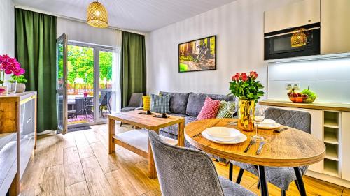 Swieradow-Zdroj Apartamento | Apartament z prywatnym jacuzzi przy deptaku by Royal Aparts Holiday Mountain Residence