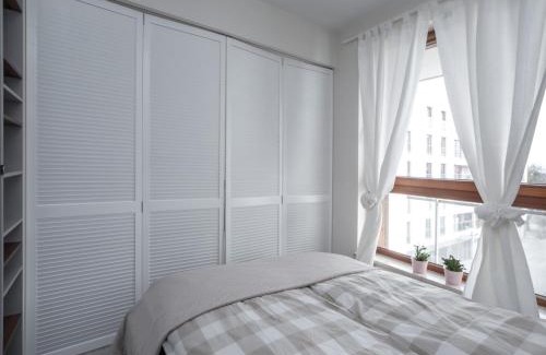 Wrzeszcz Apartamento | Apartament z widokiem na dworek
