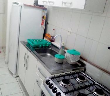 Raichaski Apartamento | APARTAMENTO 10 min de CRICIUMA em IÇARA-SC - 2 quartos - 3 Ar-Condicionado split - Cozinha equipada - Banheiro - Garagem coberta e Wi-Fi - Anfitriã Superhost no BnB