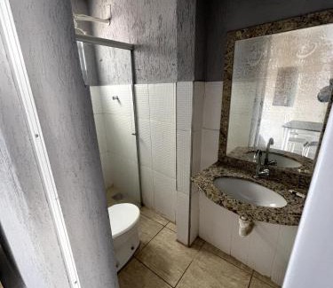 Patos de Minas Apartamento | Apartamento 102 - Suíte com ar condicionado