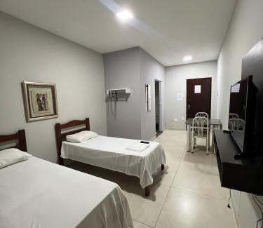 Patos de Minas Apartamento | Apartamento 110 - Suíte com ar condicionado
