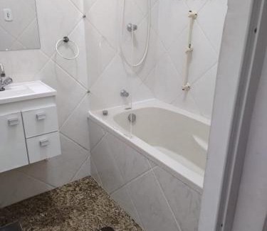Ponta da Praia Apartamento | Apartamento 2 dormitórios, wifi, ponta da praia, predio em frente ao mar - Santos
