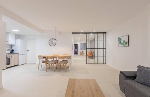 Centro de Valencia Apartamento | Apartamento 5 Pax, 2 Rooms, 2 Baths, AC, Wifi, Patio