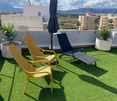Guardamar de la Safor Apartamento | Apartamento a 100 metros de la playa con grande terraza y vistas al mar