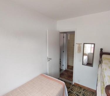Taio Apartamento | Apartamento a 150 metros da Praia dos Anjos