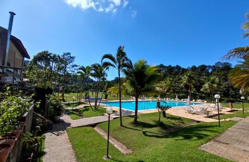 Balneario Cidade Atlantica Casa | Apartamento até 10 pessoas na enseada Guarujá em condomínio clube praia piscinas salão jogos quadra futebol campo parquinho brinquedos Wi-fi Home office