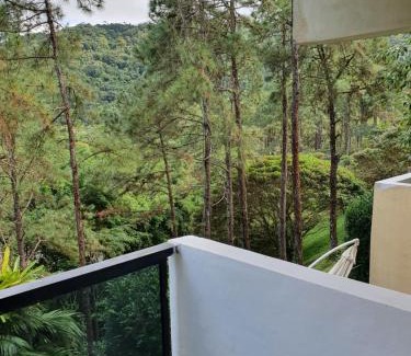 Balneario Cidade Atlantica Casa | Apartamento até 10 pessoas na enseada Guarujá em condomínio clube praia piscinas salão jogos quadra futebol campo parquinho brinquedos Wi-fi Home office