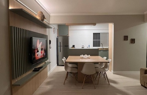 Castelo Branco Apartamento | Apartamento Quadra Mar no Coração da Meia Praia SC