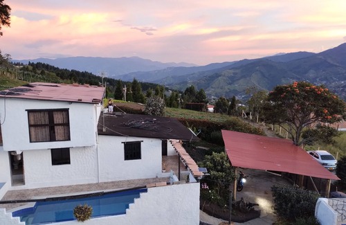 Medellin Casa | Apartamento campestre con piscina, jacuzzi y baño turco a15 min área urbana Med.
