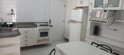Morro do Maluf Apartamento | Apartamento com 4 quatros em frente a praia em Pitangueiras - Guarujá