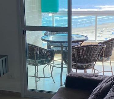 Mirim Apartamento | Apartamento com Vista lateral para o Mar!