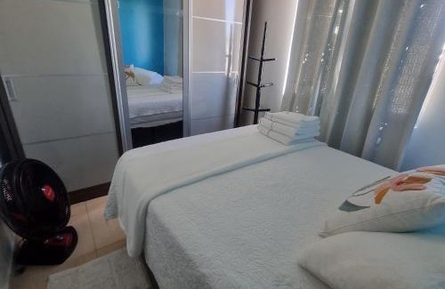 Sao Sebastiao Apartamento | Apartamento completo com Wi-Fi, garagem em condomínio - Ideal para estadias tranquilas