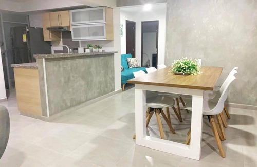 Floridablanca Apartamento | Apartamento con aire acondicionado cerca de las clínicas