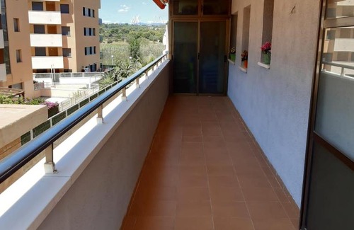 La Pineda Apartamento | Apartamento con amplia terraza, ideal familias