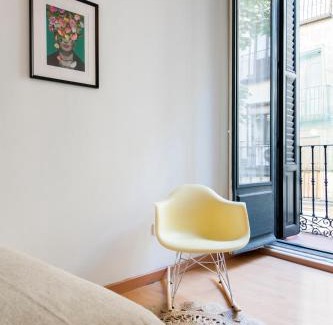 Barrio de La Latina Apartamento | Apartamento con Estilo en Madrid de los Austrias -Tradición Renovada