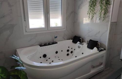 La Almozara Apartamento | Apartamento con Jacuzzi El Rincón de las Delicias