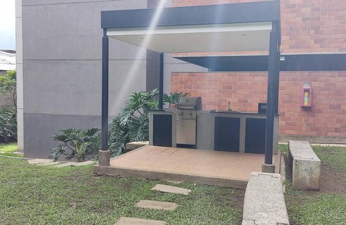 Sabaneta Apartamento | Apartamento con piscina, frente a CC Mayorca