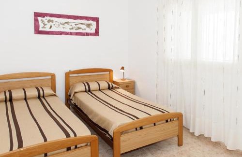 Llanca Apartamento | Apartamento con terraza, parking y jardín, a 300m de la playa - ES-228-40
