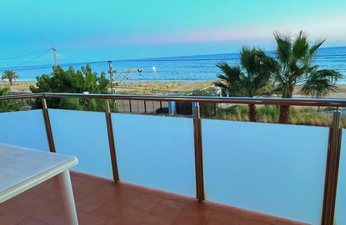 Pineda de Mar Apartamento | Apartamento con vistas al mar y piscina