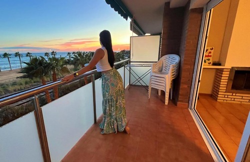 Pineda de Mar Apartamento | Apartamento con vistas al mar y piscina