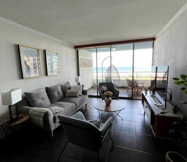 Cavancha Apartamento | apartamento con vista al mar y piscina.