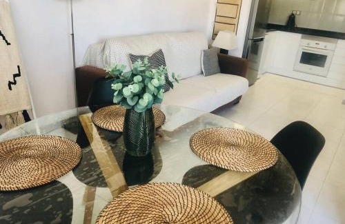 Torredembarra Apartamento | Apartamento con WIFI y piscina cerca del mar