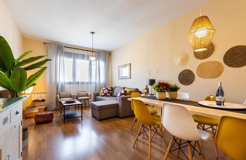 Figares Apartamento | APARTAMENTO CRIS II,EMIR 1-PISCINA GYM & PARKING, parque de las ciencias