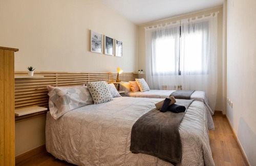 Figares Apartamento | APARTAMENTO CRIS II,EMIR 1-PISCINA GYM & PARKING, parque de las ciencias