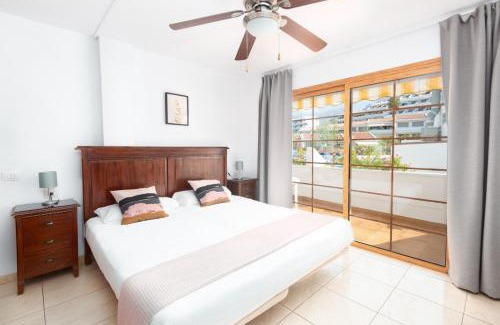 San Eugenio Apartamento | Apartamento de 2 Dormitorios con Piscina en El Oasis, Playa de las Américas