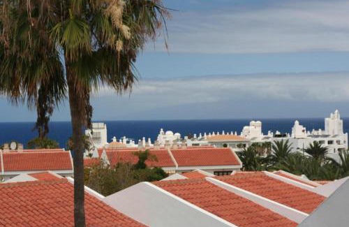 San Eugenio Apartamento | Apartamento de 2 Dormitorios con Piscina en El Oasis, Playa de las Américas