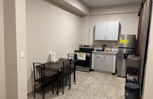 Tegucigalpa Apartamento | Apartamento de 2 habitaciones, AC, baño, Netflix, Wi-Fi, lavandería y garaje.