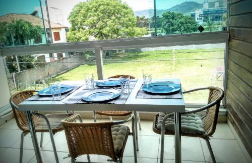 Cachoeira do Bom Jesus Apartamento | Apartamento de 2 quartos a 3 minutos a pé da praia de Cachoeira de Bom Jesu com águas calmas