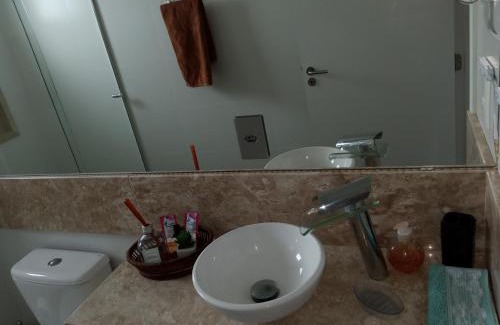 Centro Apartamento | Apartamento de Frente para o Mar com Vista Incrível da Praia da Vila, Piscina e Varanda com Churrasqueira