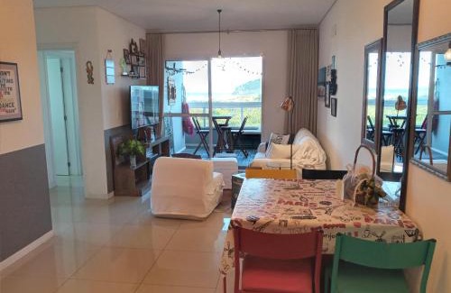 Centro Apartamento | Apartamento de Frente para o Mar com Vista Incrível da Praia da Vila, Piscina e Varanda com Churrasqueira