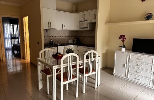 San Miguel de Abona Apartamento | Apartamento en Golf del Sur con piscina