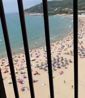 Oropesa del Mar Apartamento | Apartamento en primerísima línea de playa con espectaculares vistas Netflix, Prime y Disney