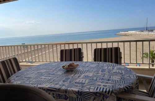 El Roc de Sant Gaieta Apartamento | Apartamento en primera línea de mar