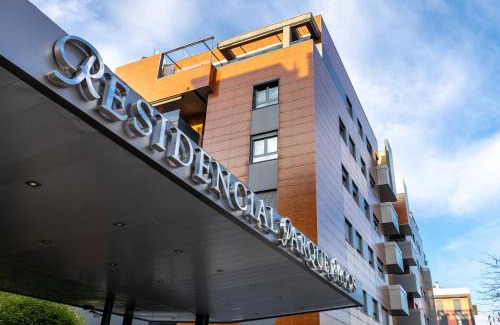 Figares Apartamento | Apartamento Fórum-Ciencias con Piscina, Gym & Parking