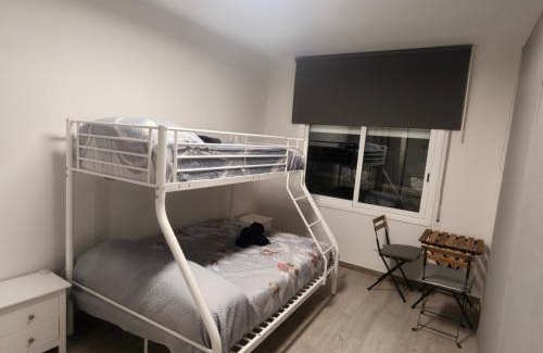 La Pineda Apartamento | APARTAMENTO FAMILIAR a 100 mts de la Playa Reformado 2025 con WIFI