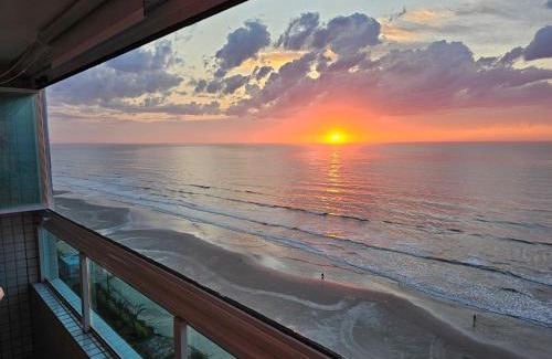 Praia Grande Apartamento | Apartamento frente mar pé na areia