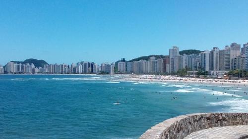 Morro do Maluf Apartamento | Apartamento frente para o Mar ,50 m da praia , ar condicionado todos quartos