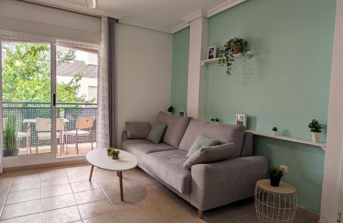Los Alcázares Apartamento | Apartamento Las Palmeras - Con Terraza, barbacoa, aire acondicionado y a 250m de la playa!