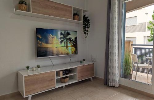 Los Alcázares Apartamento | Apartamento Las Palmeras - Con Terraza, barbacoa, aire acondicionado y a 250m de la playa!