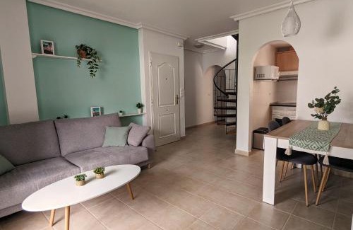 Los Alcázares Apartamento | Apartamento Las Palmeras - Con Terraza, barbacoa, aire acondicionado y a 250m de la playa!