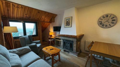 Alcalá de la Selva Apartamento | Apartamento montaña con piscina y zona deportiva.