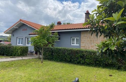 Erandio Apartamento | APARTAMENTO NIK en casa chalet con parking y jardin