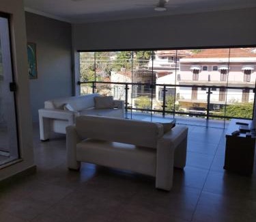 Aguas de Sao Pedro Apartamento | Apartamento no centro da cidade - Próximo ao Thermas Water Park - 3 suítes